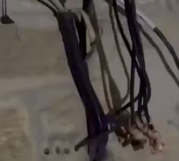 В Махачкале 12-летний мальчик лишился двух пальцев после удара током. Фото: t.me/mash_gor