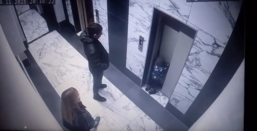 В Воронеже 3-летний малыш провалился в шахту лифта, оперевшись на закрытую дверь. Фото: t.me/bazabazon