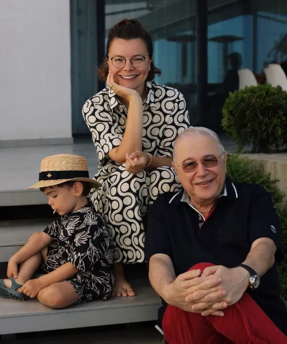 Евгений Ваганович не жалеет денег на отдых жены и детей. ФОТО: соцсети