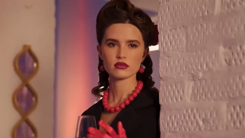 В новом сезоне «Постучись в мою дверь в Москве» сыграла актриса Влада Ерофеева. Фото: кадр из фильма