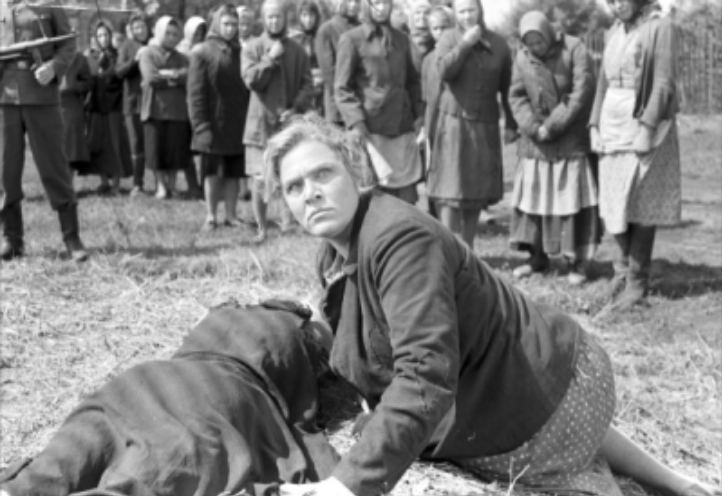 Маркова в образе Надежды Петровны. Кадр из фильма «Бабье царство», 1967, реж. Алексей Салтыков. Фото: legion-media.ru