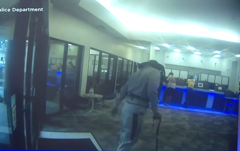 В США мужчина изобразил инвалида, ограбил банк и на выходе резко излечился. Фото: соцсети