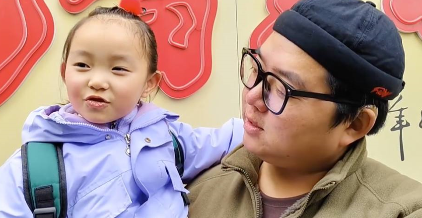 Добрые люди собрали деньги на слуховые аппараты для всей семьи. Фото:chinadaily.com.cn