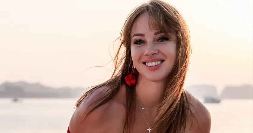 «Девочки, держите своих мужчин». Полина Диброва похвасталась новым мини-платьем. Фото: соцсети