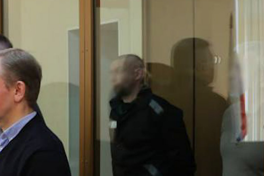 Экс-депутату думы и его сыну дали по 9,5 лет тюрьмы за продажу паленых сигарет. Фото: t.me/amber_mash