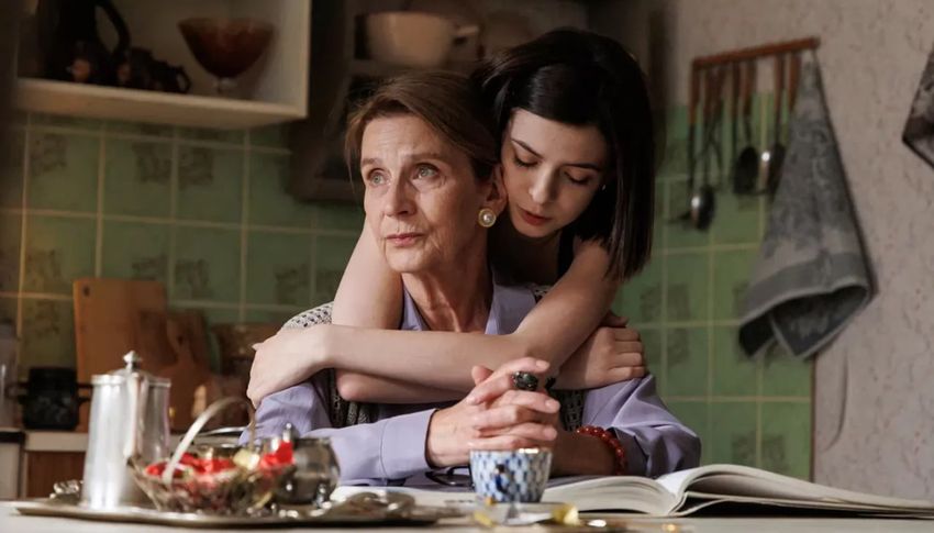 Елена Сафонова, сыгравшая в «Чужом звонке», сыграла в новой версии этого фильма. Кадр из фильма «Чужой звонок»