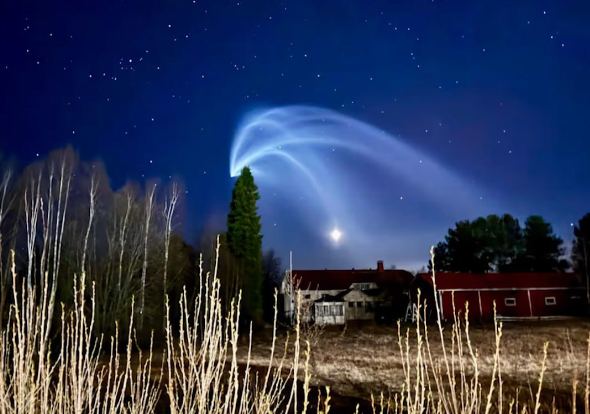 Необычная медуза в небе не на шутку испугала финнов. ФОТО: соцсети