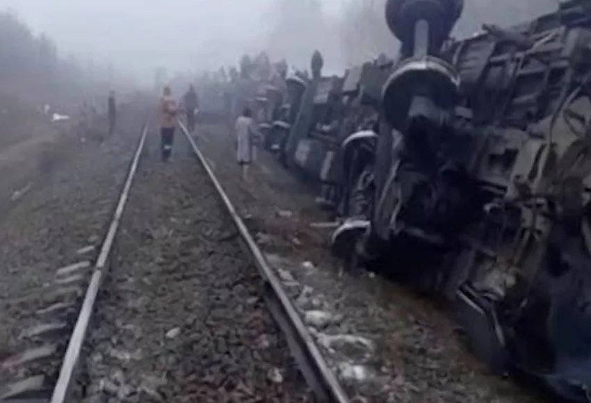 Под Ульяновском 7 вагонов поезда Челябинск-Москва сошли с рельс. Фото: @breakingmash