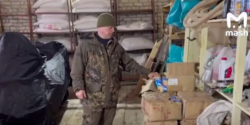 Роман Захаров подготовил сотни килограмм вкусняшек для животных. Фото: Mash