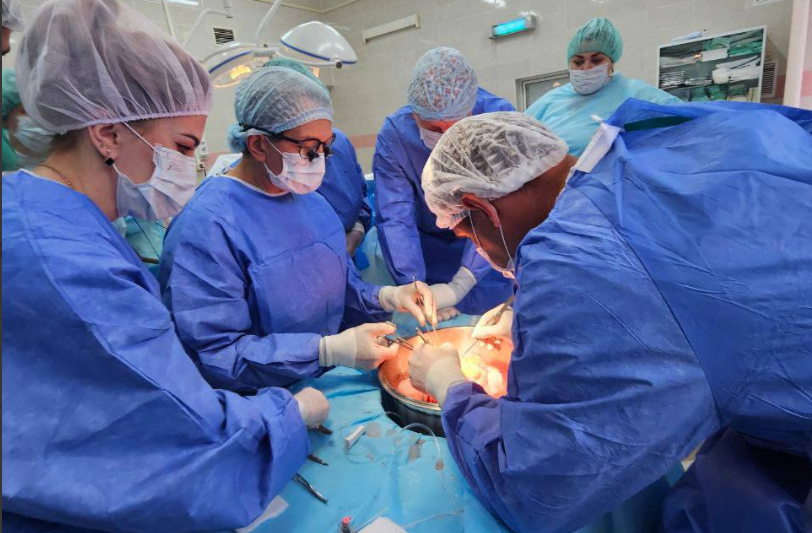 В Нижнем Новгороде отец отдал 18-летнему сыну свою почку, чтобы его спасти. Фото: t.me/mash_nimash