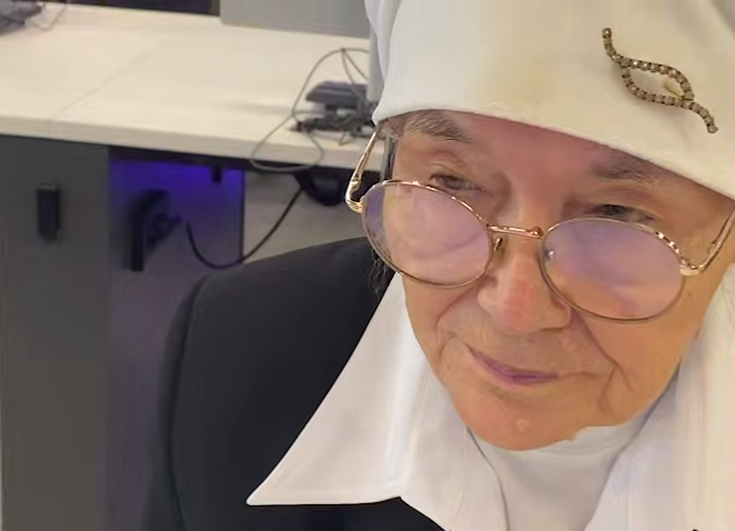 В Уфе 78-летняя пенсионерка поступила в университет и учится на программиста. Фото: t.me/mash_batash