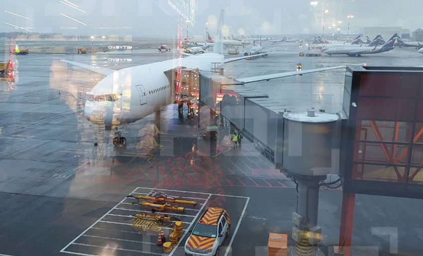 В Шереметьево у боинга, летевшего на Кубу, во время взлета загорелся двигатель. Фото: t.me/shot_shot