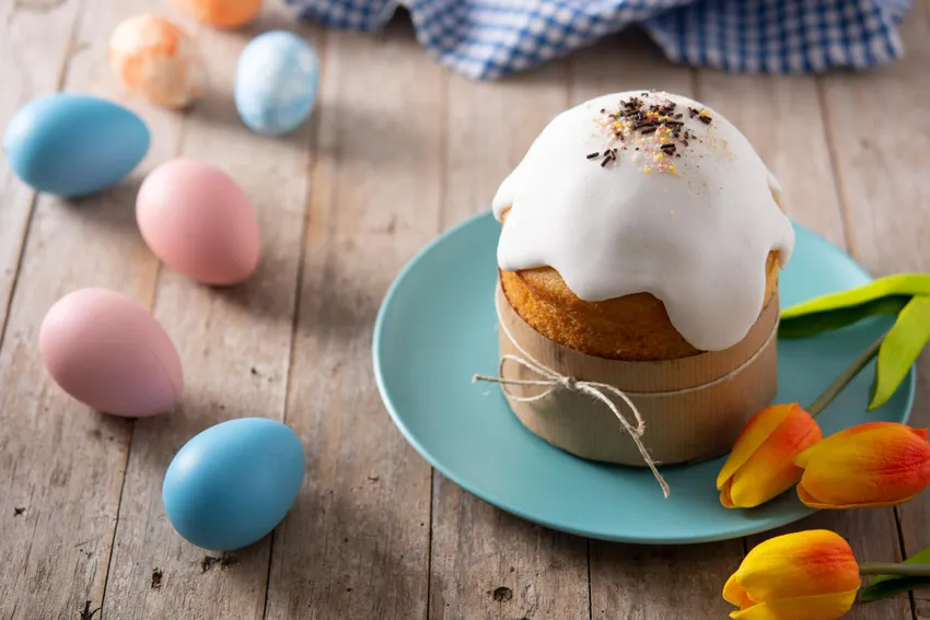 Рецепт вкусной и простой глазури для кулича. Фото: freepik.com