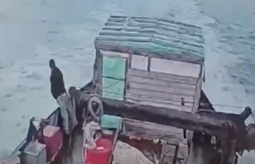 В Приморье мужик свалился за борт судна, пока справлял нужду, и пропал в море. Фото: @t.me/amur_mash