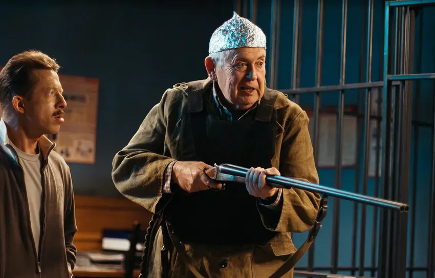 Тимофей Зайцев и Юрий Стоянов в комедии «Не в своей тарелке». ФОТО: СТС