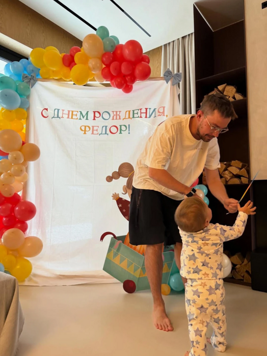 «Ты чудо, наш свет!» Александр Петров с женой отметили первый день рождения сына. Фото: соцсети