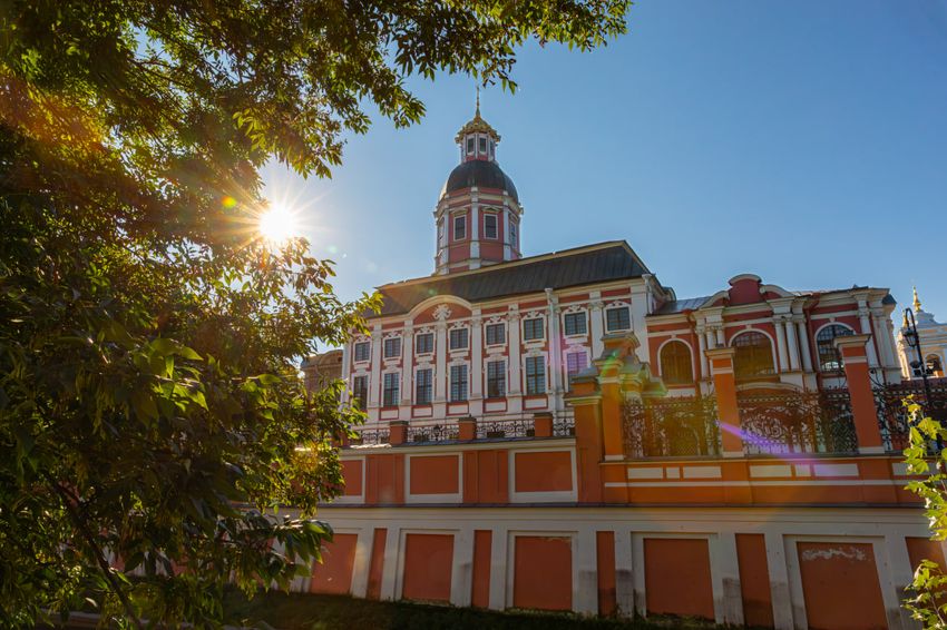 Благовещенская церковь Александро-Невской лавры. Фото: Лицензионный фотобанк СПб ГБУ "ГТИБ"