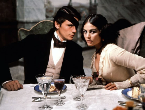 С легендарным Аленом Делоном в фильме «Рокко и его братья». ФОТО: соцсети