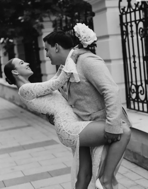 Фото со свадьбы Александр выложил в своей соцсети