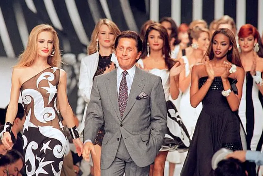 1991 г. Валентино с Линдой Евангелиста и Наоми Кемпбелл на Неделе моды в Париже. ФОТО: соцсети