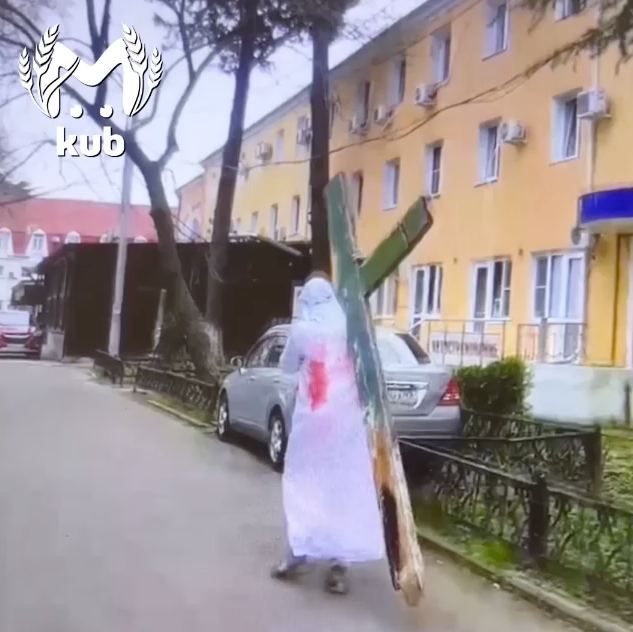 Неизвестный примерил на себя образ Иисуса. Фото: KubMash