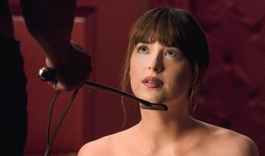 Эротические фильмы нравятся зрителям не потому, что на экране видят моменты соития и оголенные тела, а потому, что такие картины — мощный инструмент драматургии. Фото: кадр из фильма «Пятьдесят оттенков серого»