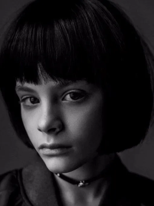 12-летняя дочь Тимати устроила фотосессию в стиле Матильды из "Леона". Фото: соцсети