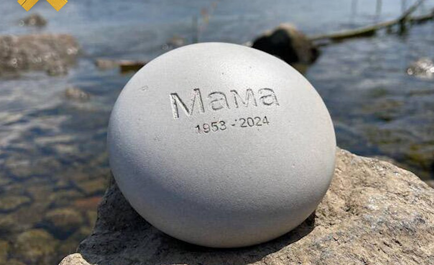 В России начали закатывать прах родственников в камнях и оставлять их на морях. Фото: t.me/+7_4at4ePQ7tjNjYy