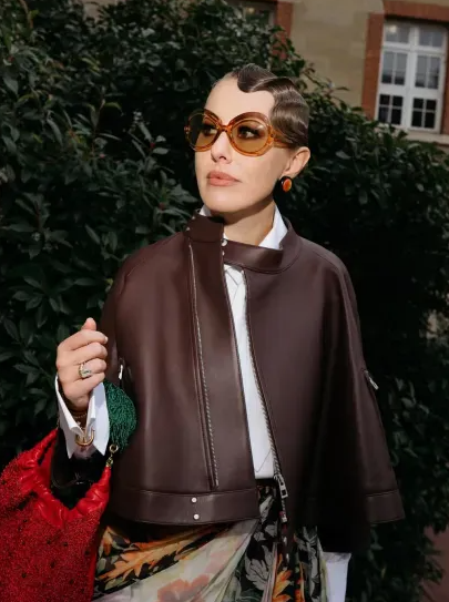 Начитавшись критических отзывов, Собчак решила принять более человеческий вид. ФОТО: соцсети