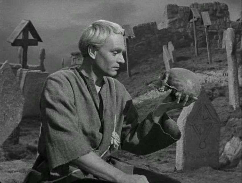 Фото: кадр из кинофильма "Гамлет", 1948, реж. и сцен. Лоренс Оливье