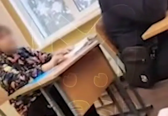«У вас ЗП меньше, чем моя пиписька!» В Питере школьник на уроке оскорбил учителя. Фото: t.me/mashmoyka