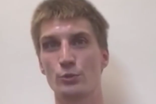 Вандалы, разгромившие трамвай-мемориал в Питере, задержаны и умоляют их простить. Фото: t.me/mashmoyka