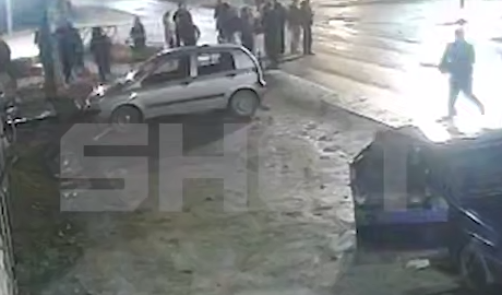 Под Екатеринбургом мужчина с бензопилой набросился на толпу знакомых после ссоры. Фото: t.me/shot_shot