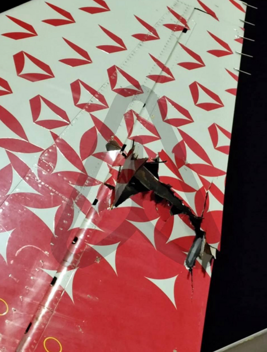 Вот с таким повреждением крыла лайнер выруливал на посадку. ФОТО: соцсети