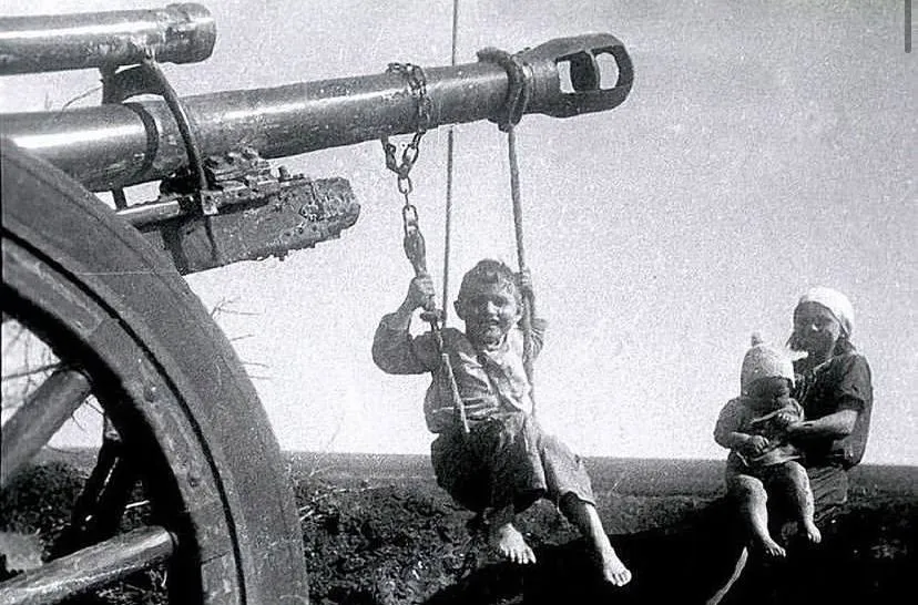 Штурм с мамой в детстве. Фото: Инстаграм (запрещен в России) /