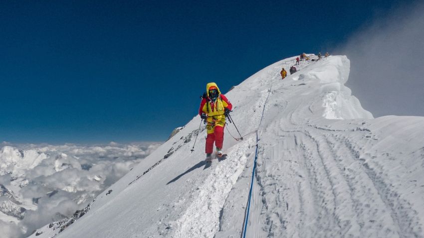 С Эвереста на лыжах. Фото: vk.com/vitalylazo