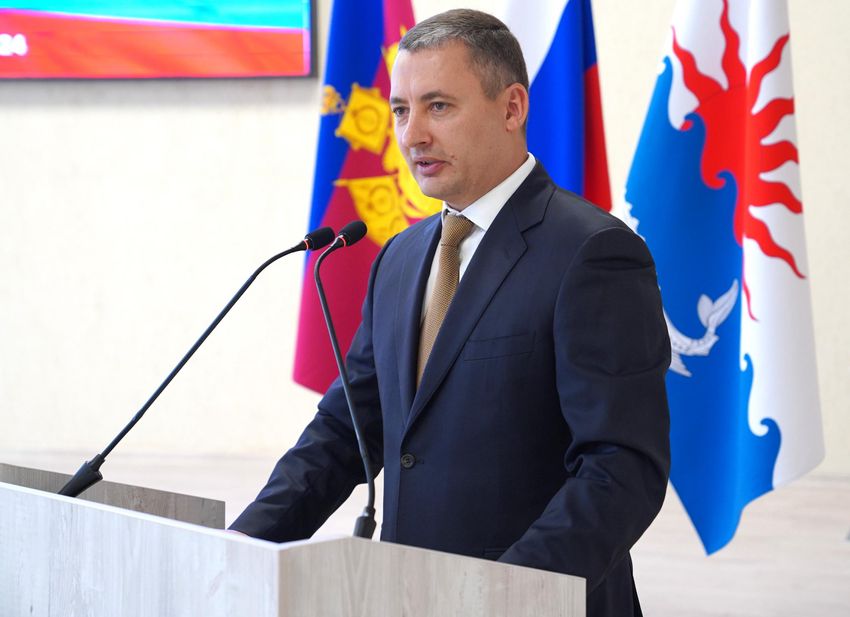 Чиновник, засудивший бабушку за слова о коррупции, скрывал имущество на 280 млн. Фото: соцсети