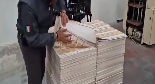 Итальянец в одиночку напечатал €8 млн — четверть всех фальшивых купюр в Европе. Фото: соцсети