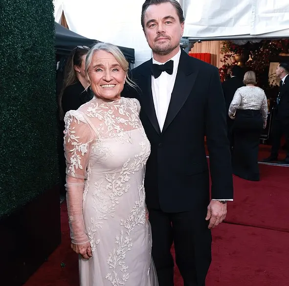 Леонардо с мамой на церемонии вручения премии «Золотой глобус» 12 января. ФОТО: соцсети