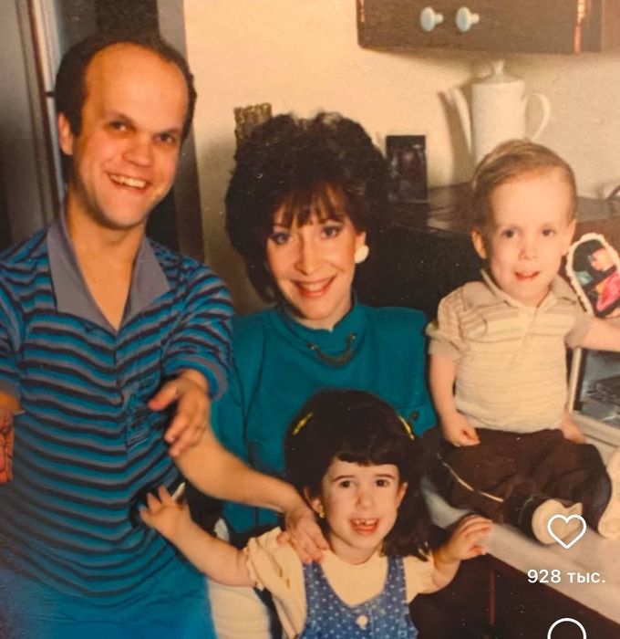 Родители Пита с его сестрой и братом. Фото: Инстаграм (запрещен в России) / @peetmontzingo