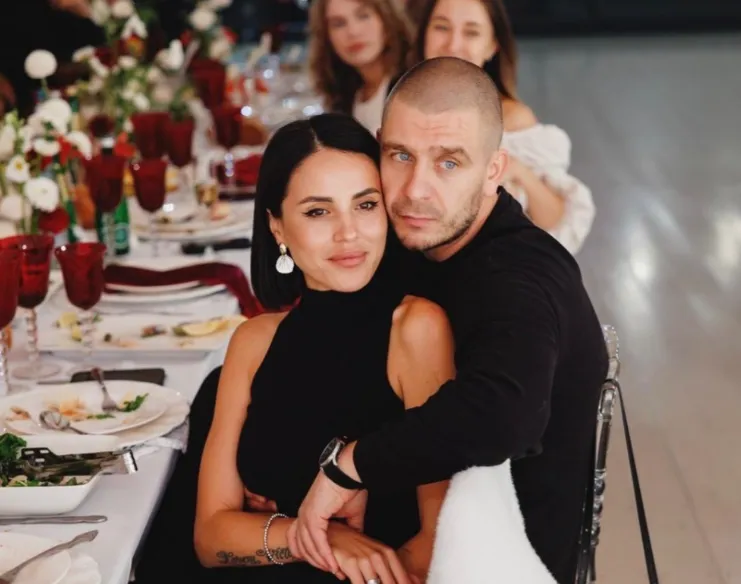 Динар безумно любит свою жену Викторию. ФОТО: личный архив