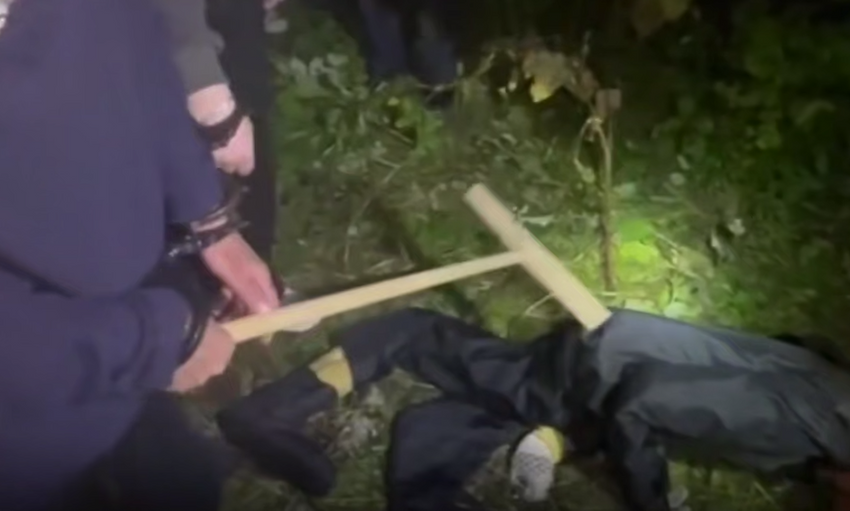 В Гатчине 41-летняя женщина в порыве ярости заколола собутыльника вилами. Фото: t.me/mashmoyka