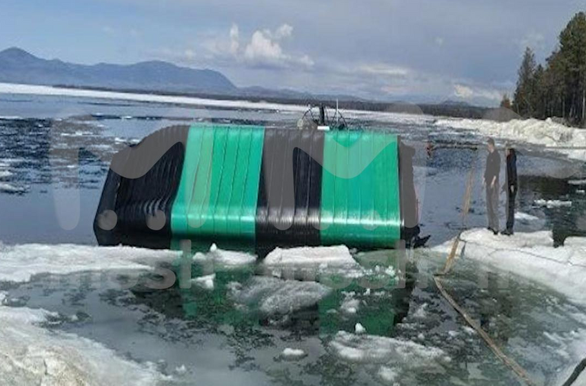 На Байкале перевернулась экскурсионная лодка с 18 москвичами, пятеро погибли. Фото: @breakingmash