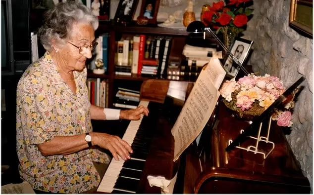 В 87 лет Мария еще могла играть на пианино. Фото: dailymail.co.uk