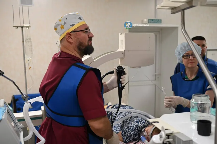 В Екатеринбурге врачи спасли пенсионерку, достав из ее желудка целую сосиску. Фото: соцсети