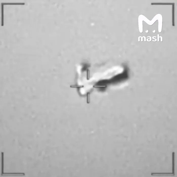 США подняли в воздух 13 истребителей ради погони за "звездообразным" НЛО. Фото: @breakingmash