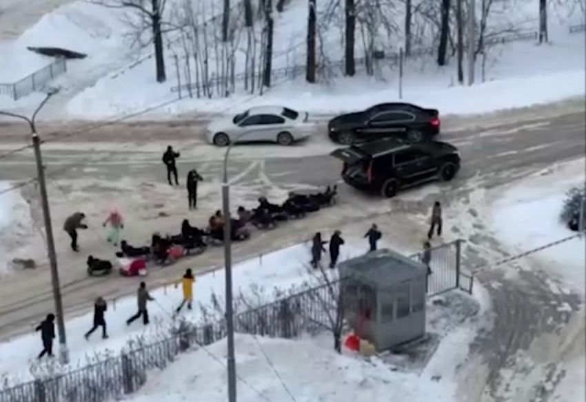 В Подмосковье задержали экстремала, который устроил покатушки на ватрушках. Фото: @shot_shot