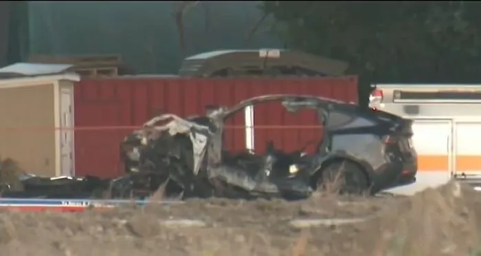 В Торонто четверо молодых людей заживо сгорели в Tesla. Фото: ctvnews.ca