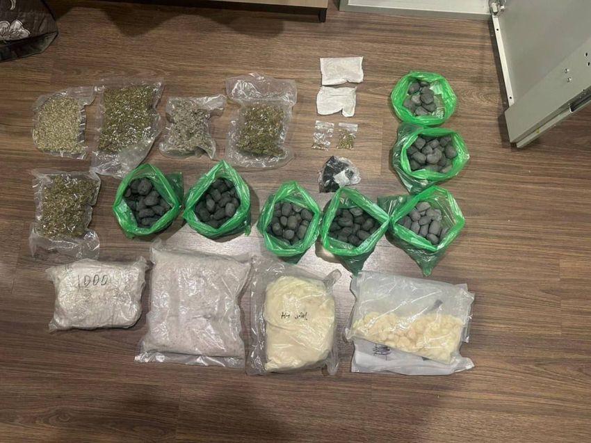 В Красноярском крае женщина притворялась беременной, чтобы сбывать вещества. Фото: t.me/kras_mash