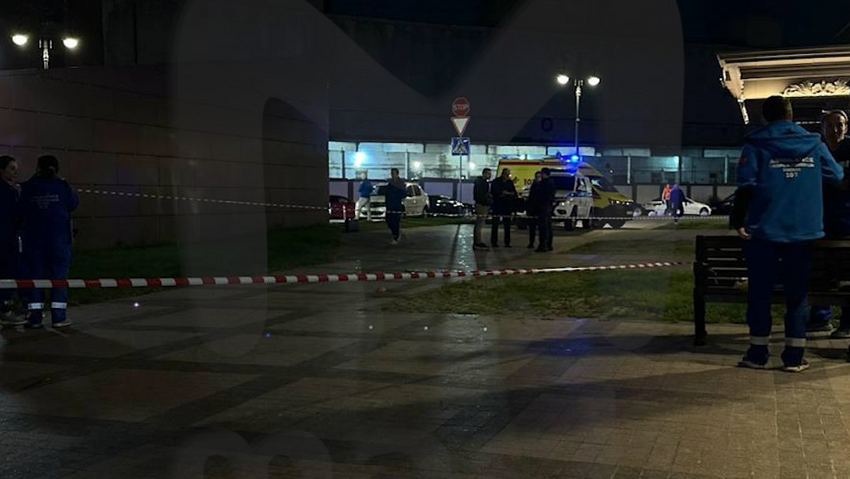 В Москве врач-педиатр выпал из окна, приехав на вызов к больному ребенку. Фото: @breakingmash